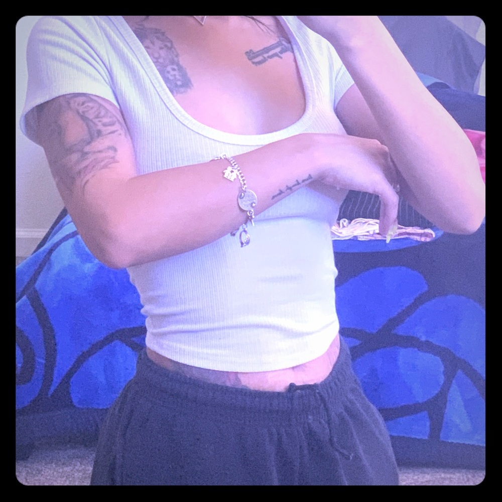Cropped white shirt